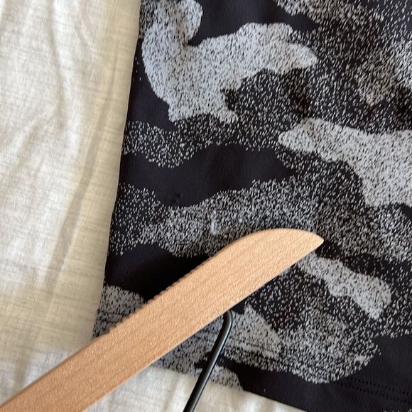 lululemon athletica Black and Gray Camouflage Crop Top - Picture 8 of 10